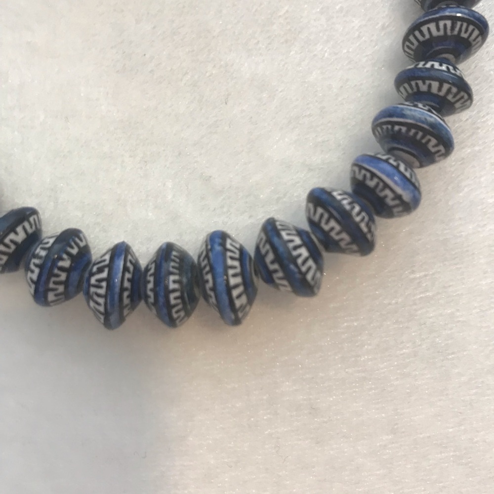 Cool geometric beaded necklace